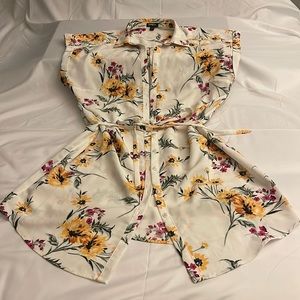 Vibrant and charismatic button-down summer dress. Size L